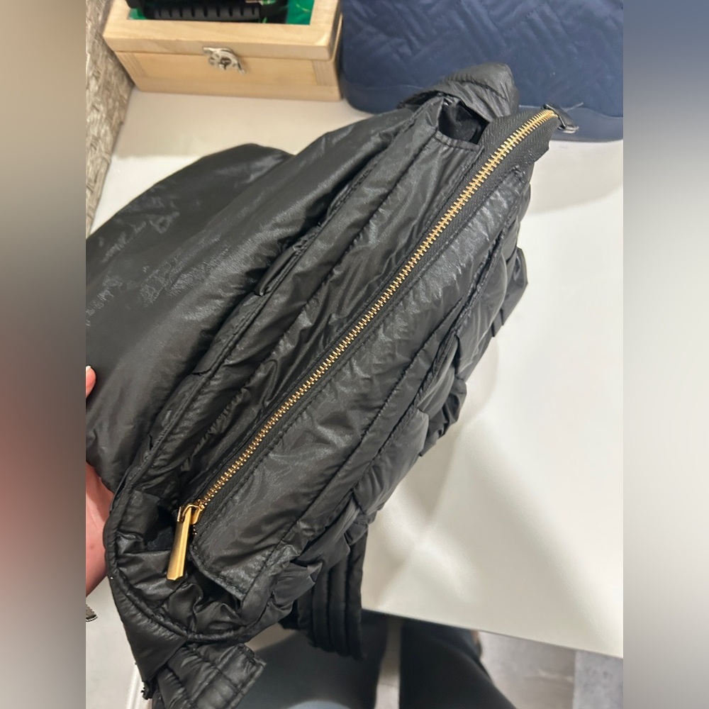 Elcie Woven Messenger Bag
Sam Edelman Color Black - Picture 6 of 6